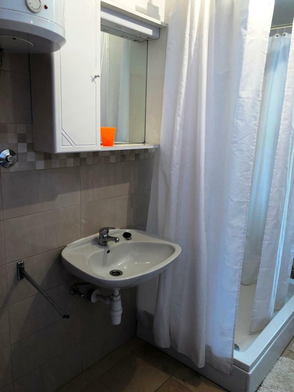Apartmani Zorka โปดสตรานา ภายนอก รูปภาพ