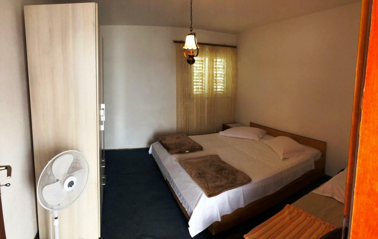 Apartmani Zorka โปดสตรานา ภายนอก รูปภาพ