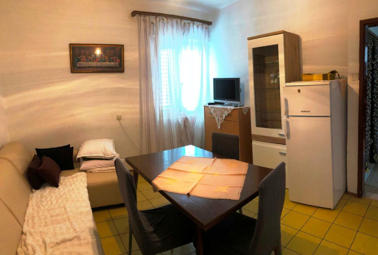 Apartmani Zorka โปดสตรานา ภายนอก รูปภาพ
