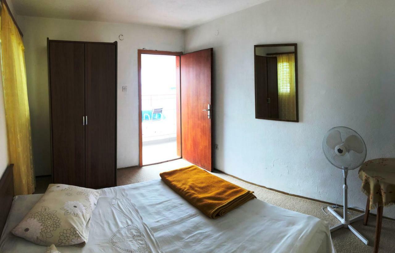 Apartmani Zorka โปดสตรานา ภายนอก รูปภาพ