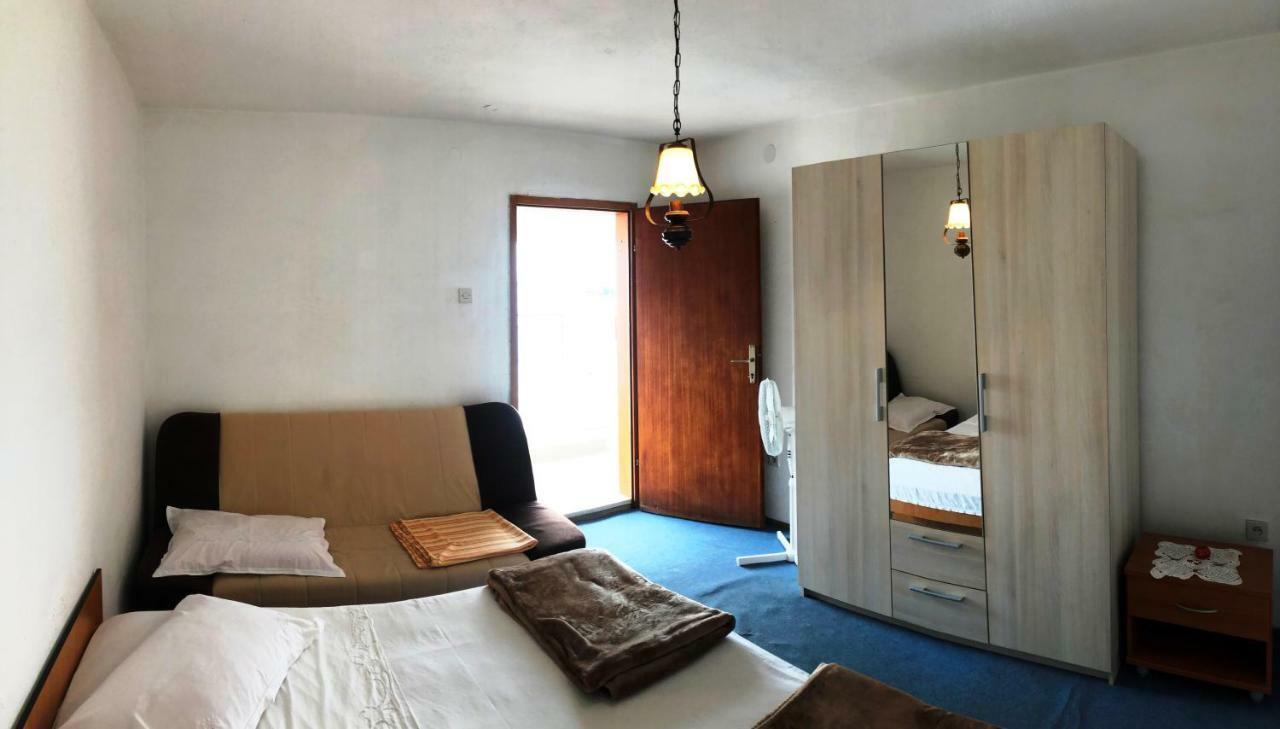 Apartmani Zorka โปดสตรานา ภายนอก รูปภาพ